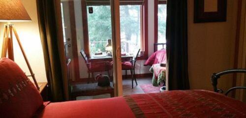 Bears Den bedroom