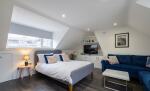 Aquila Studio Flat: King Bed