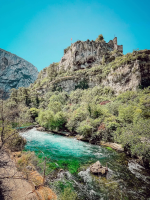 Le château médiéval de Fontaine de Vaucluse