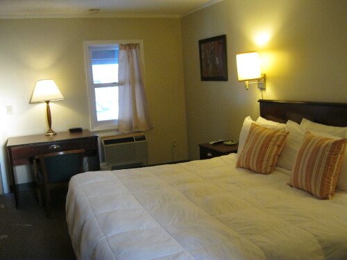 Pines Queen Room