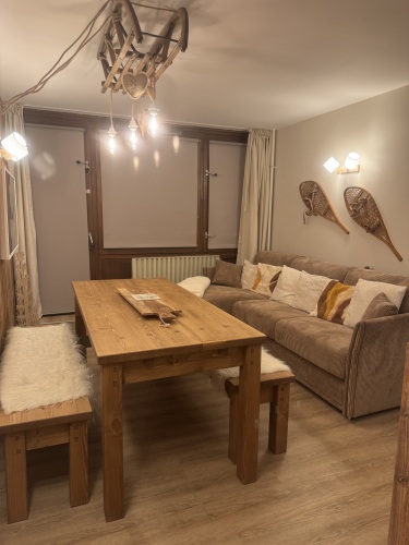 Espace repas 8 personnes - occultation totale pour couchage canapé