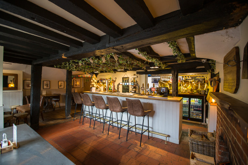 Separate Bar with Sofas & Fast Fibre Optic Wi/Fi