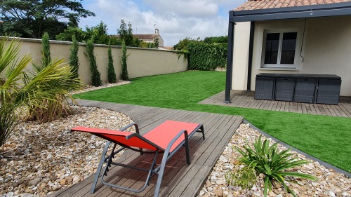 Jardin avec vue côté latéral