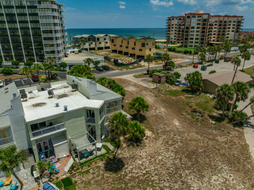 You can see the direct path out to the beach. Just out the front door. 
