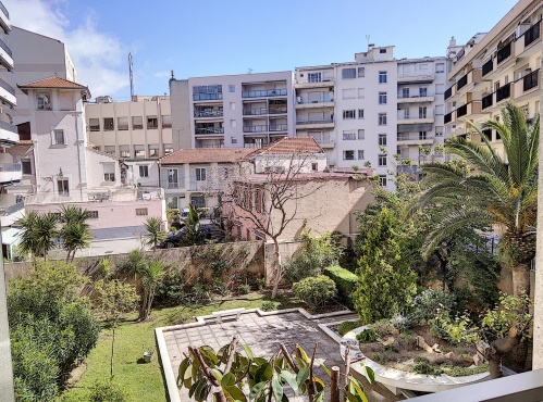 jardin accessible en journée dans la cour intérieure de la Résidence