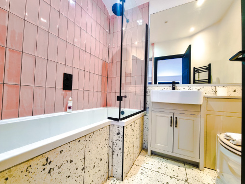 Secondary Bedroom En-Suite