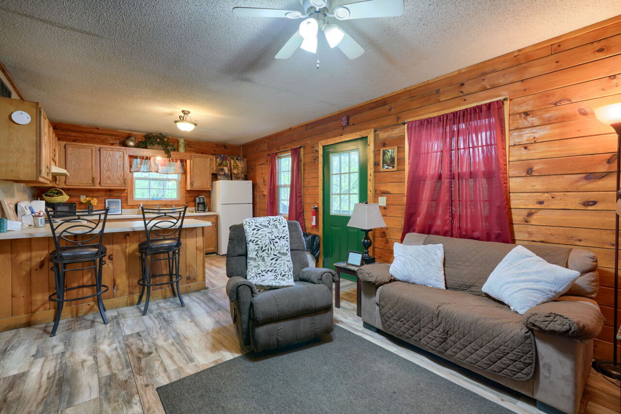 Blue Rose Cabins Rosebud Cabin, Logan, United States Hockinghills