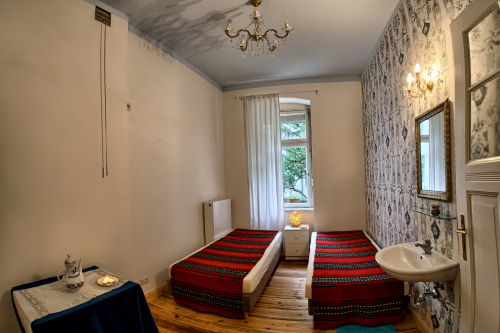 Zweibettzimmer-Traditionell-Gemeinsames Badezimmer-Blick auf den Hof-Annettezimmer