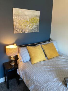 Cosy 2-bedroom house in Widnes sleeps 4 - Bedroom 2 - Comfy double bed for relaxing nights sleep