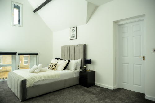 A cosy single bedroom, perfect for a comfortable and restful stay.