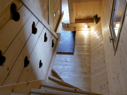 L'escalier qui monte à l'étage