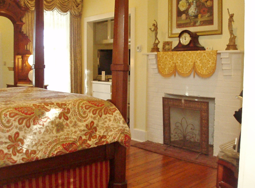 New Orleans guest room