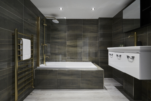 Bright and functional bathroom for a comfortable daily routine.