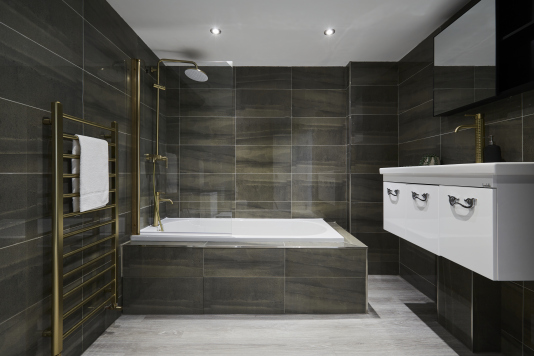 Bright and functional bathroom for a comfortable daily routine.