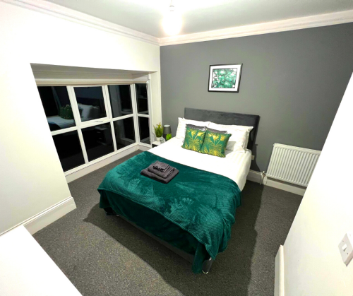 Bedroom Six with En suite