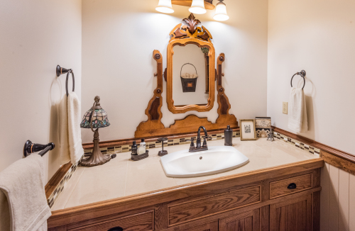 Azalea Room Bathroom
