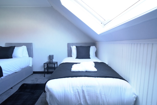 BEDROOM 2