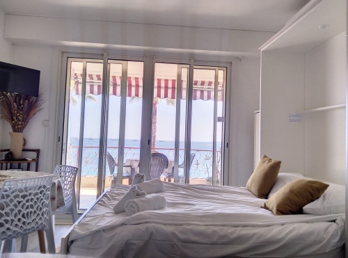 Double couchage dans le salon