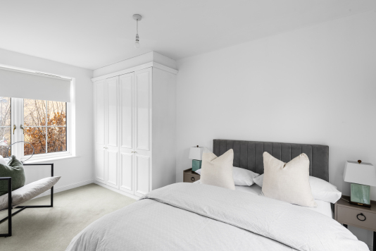 Bedroom no 1, spacious bedroom with luxurious bedding for a great night sleep. 