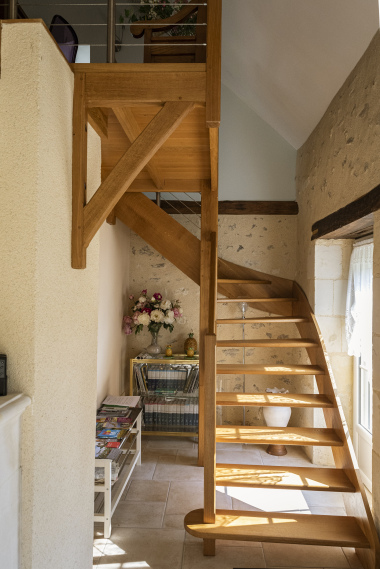 SALON ESCALIER VERS MEZZANINE