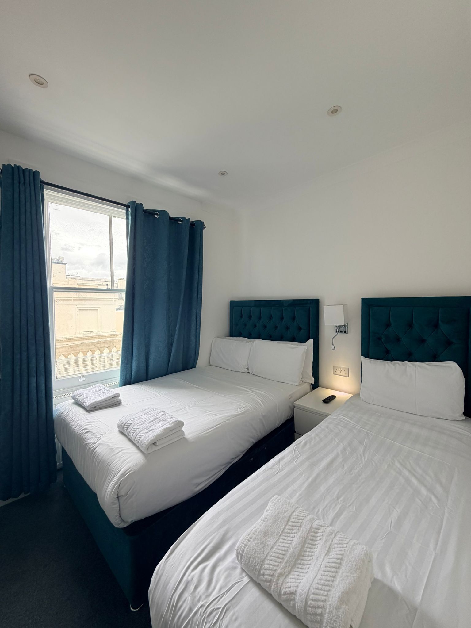 Standard Twin Room — photo 1 of 9