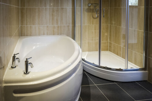 Quad room-Suite-Ensuite with Bath - Base Rate