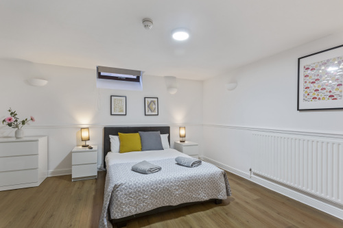 Family Room with Interconnected Room for 6