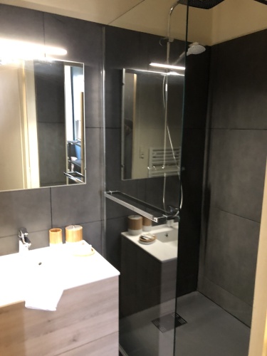 Salle de bain, Chambre Evasion, Instant La Ferme avec douche, wc et vasque