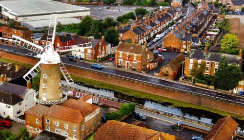 Kings Arms - Aerial View of Pub & Maud Foster Windmill