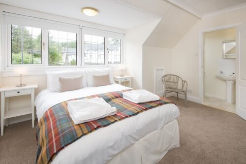 Double Room Superior En-suite with Shower Bed and Breakfast