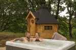 Private hot tub and BBQ hut