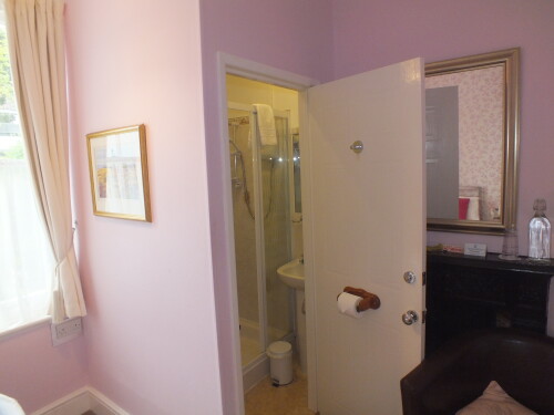Double room-Basic-Ensuite with Shower-Room 1 - Compact - Base Rate