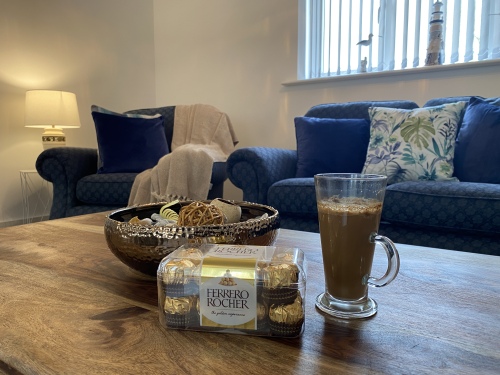 SRK Serviced Accommodation - Relax and enjoy the evening in your own comfort, with hot chocolate and Ferrero Roucher, hmmm..