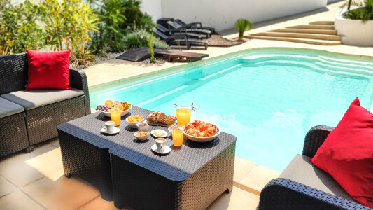 Petit déjeunér paisible au bord de l'eau