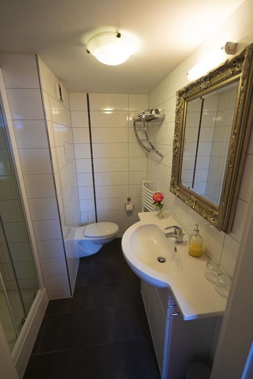 Suite-Standard-Eigenes Badezimmer-Strassenblick - Standardpreis