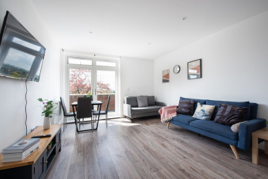 Flat 8 top floor with balcony