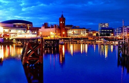 Sitting on the dock of the Cardiff Bay - Cardiff Bay