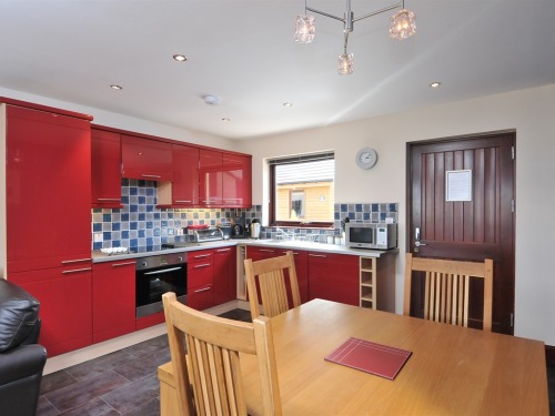 Fully fitted kitchen