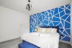 king sized zip and link bed 
can act as 2 single beds if unzipped and pulled apart
please request how you want it laid out