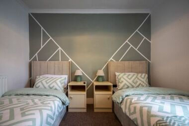 2 Single Beds