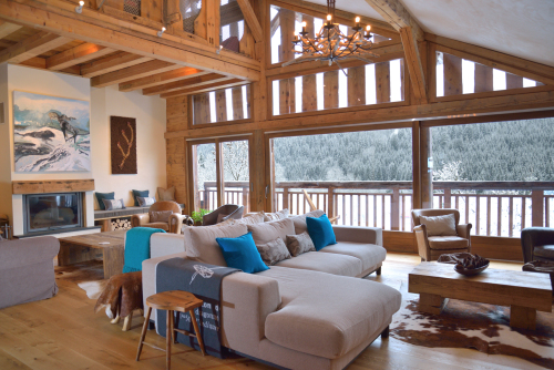 Chalet Cannelle Lounge with mountain views, balcony & log fire
