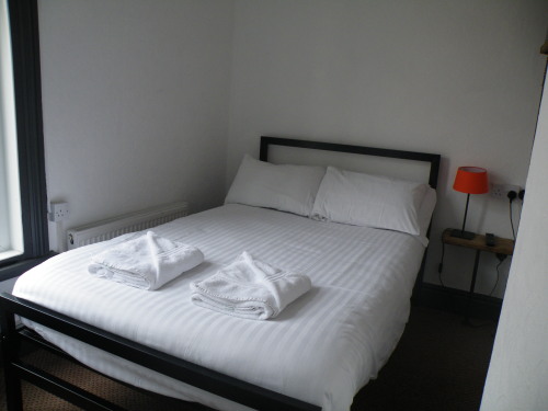 Small Double Room - En-Suite - 2nd Floor