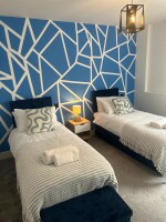 king sized zip and link bed 
can act as 2 single beds if unzipped and pulled apart
please request how you want it laid out