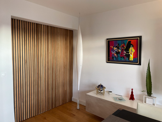 Porte coulissante qui isole le salon pour couchage au calme