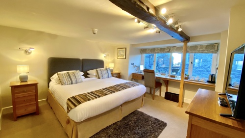 Room 2 Rhuddlan -Superior-Double or Twin-Ensuite with Bath-Partial sea view - Base Rate
