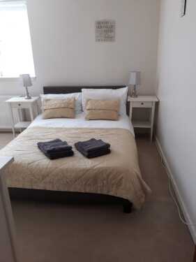 King size bedroom, freshly laundered linen and towels provided