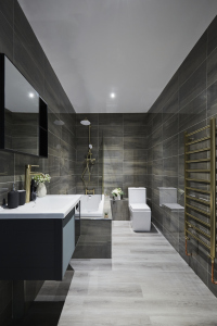 Bright and functional bathroom for a comfortable daily routine.