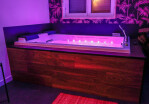 Balnéo type Jaccuzy avec sa lumière personnalisable