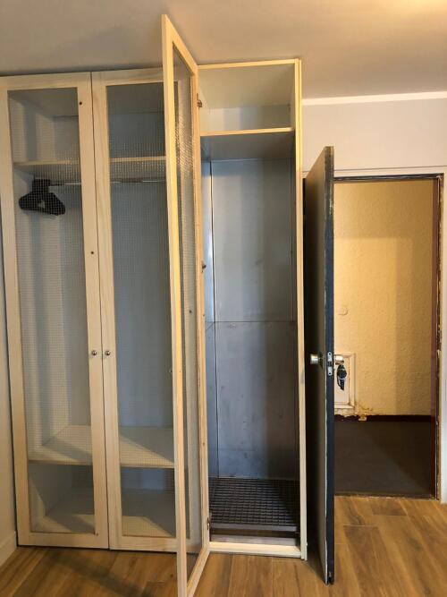 CASIER A SKIS ET ENTREE