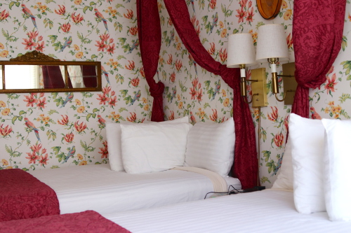COLONIAL TWO QUEEN-Double room-Premium-Ensuite with Shower - Base Rate